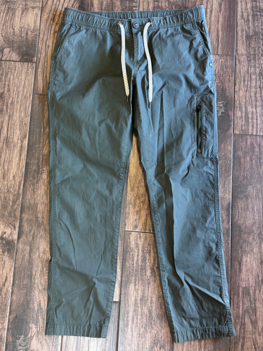 Vuori Olive Ripstop Drawstring Pant